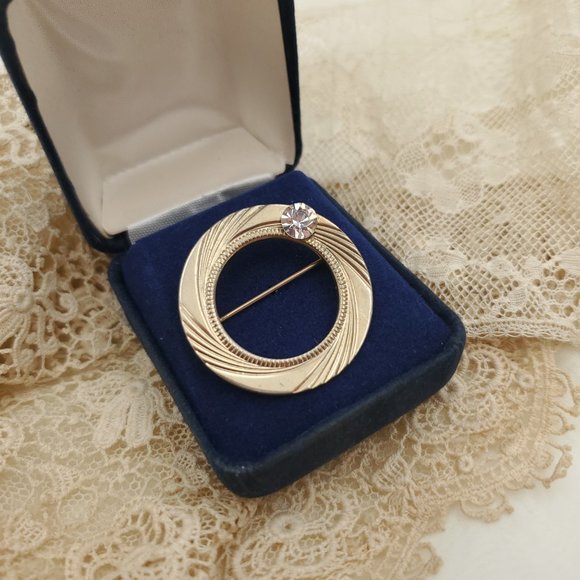 Vtg Minimalist Gold Tone Brooch with Rhinestone O Shape Penannular Circle Pin - Picture 3 of 7